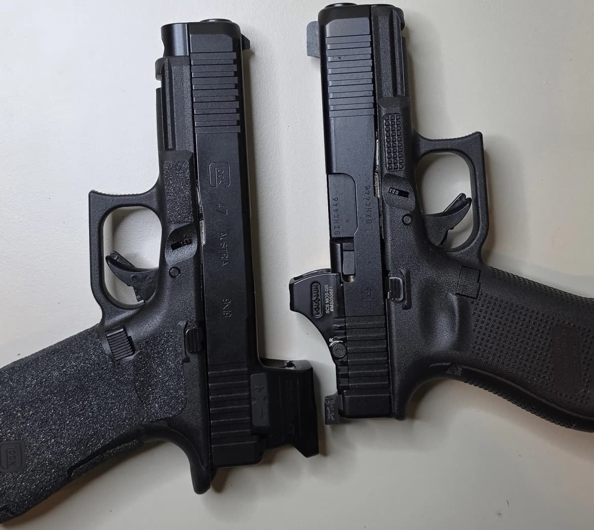 Osight SE MOS on a Glock 47 beside a Holosun SCS-MOS-GR on a Glock 19 Gen5, with the Holosun housing stamped SCS.MOS-GR