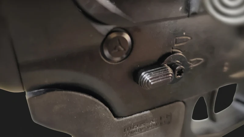 Off-side ambidextrous Arc-Fire V2 lever installed on the Radian lower
