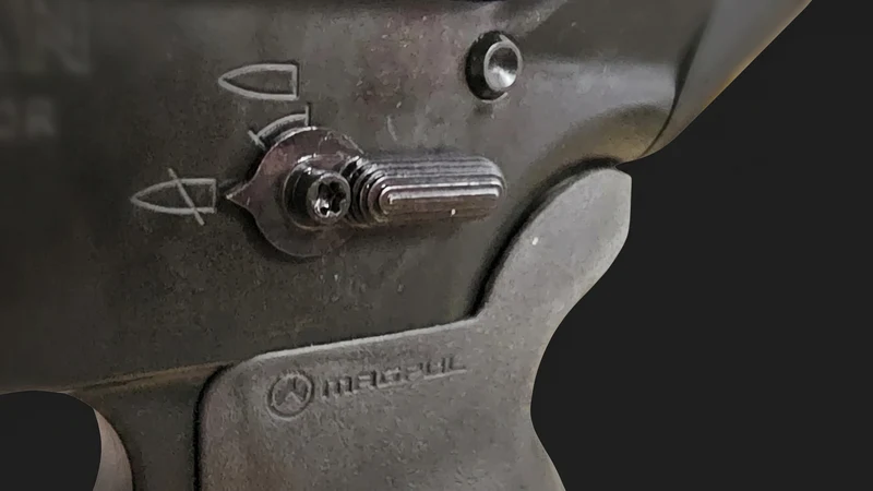 Arc-Fire V2 selector installed in a Radian lower receiver with Magpul grip