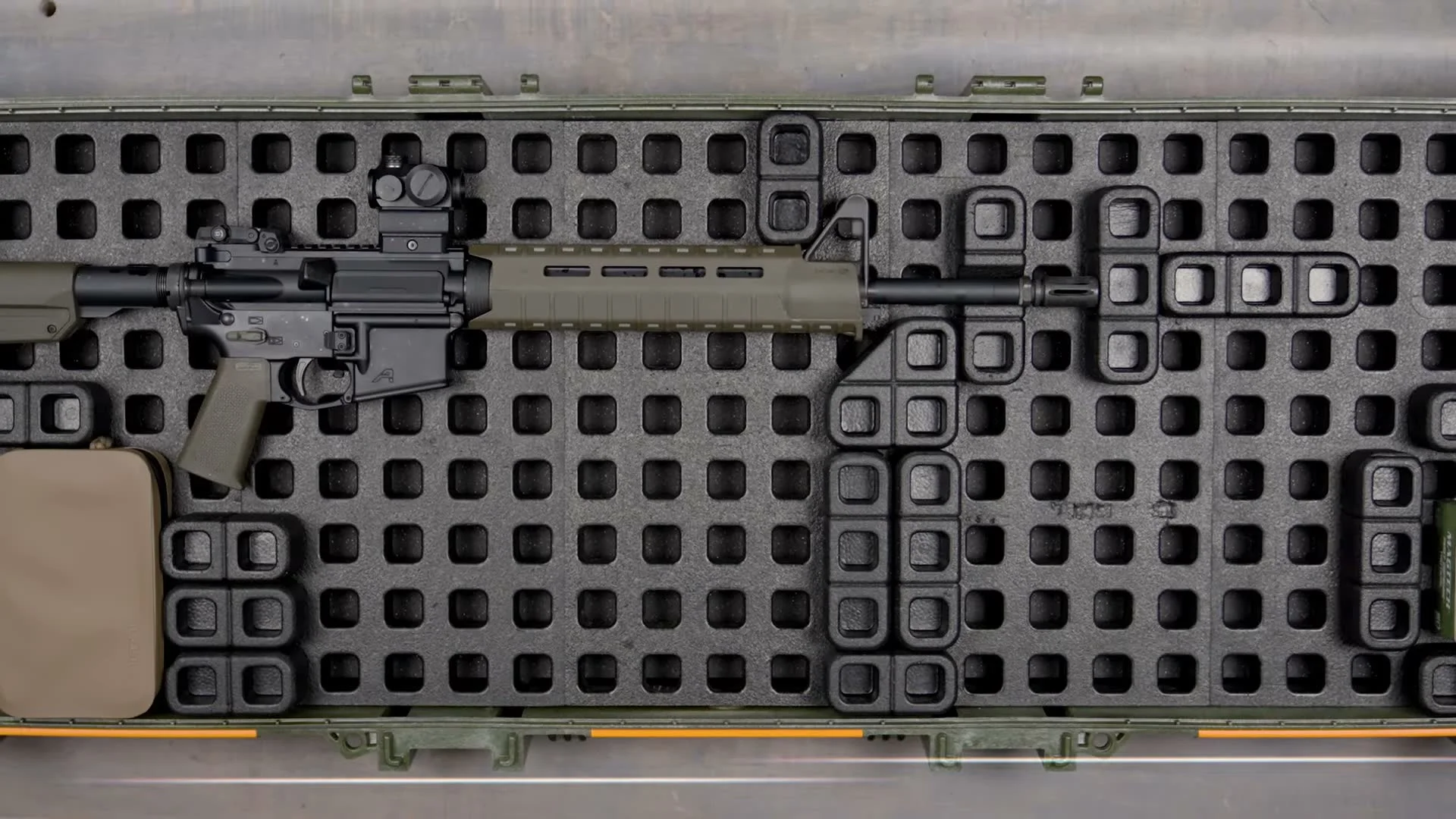 Magpul DAKA Universal GRID Organizer in hard case