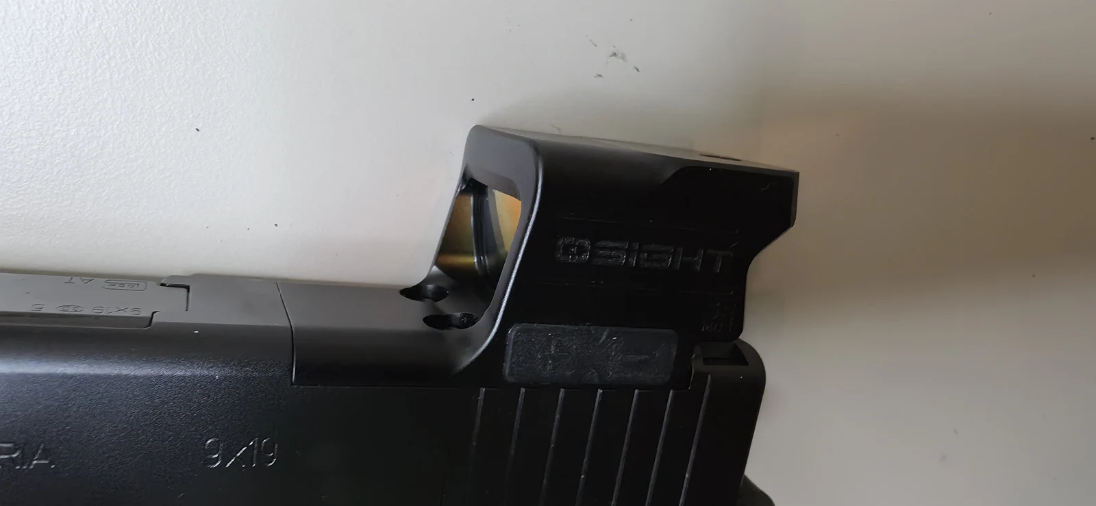 Osight SE MOS mounted on a Glock 47 MOS slide, seen from the front quarter with the OSIGHT marking and the coated front window visible