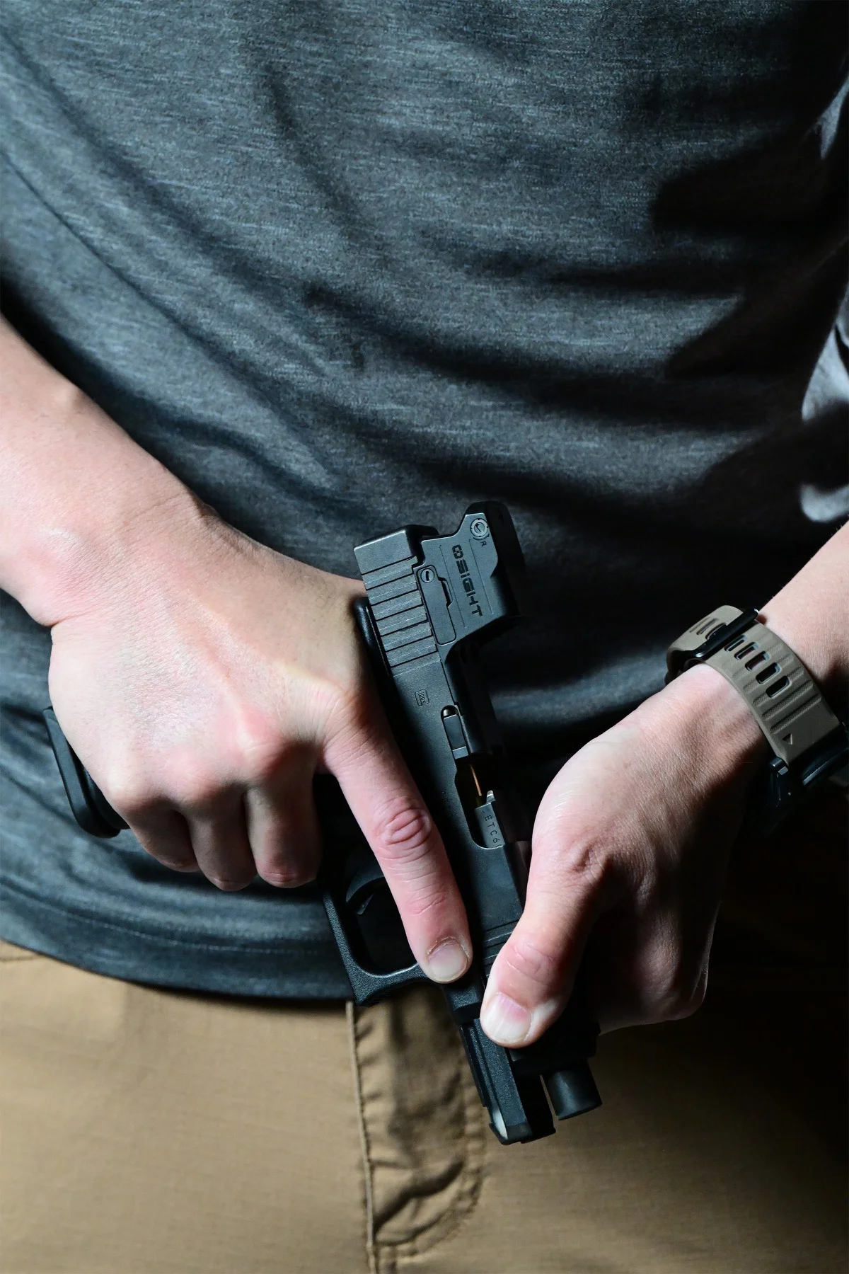 Osight SE MOS mounted low on a Glock-pattern carry slide as the pistol clears concealment on the draw