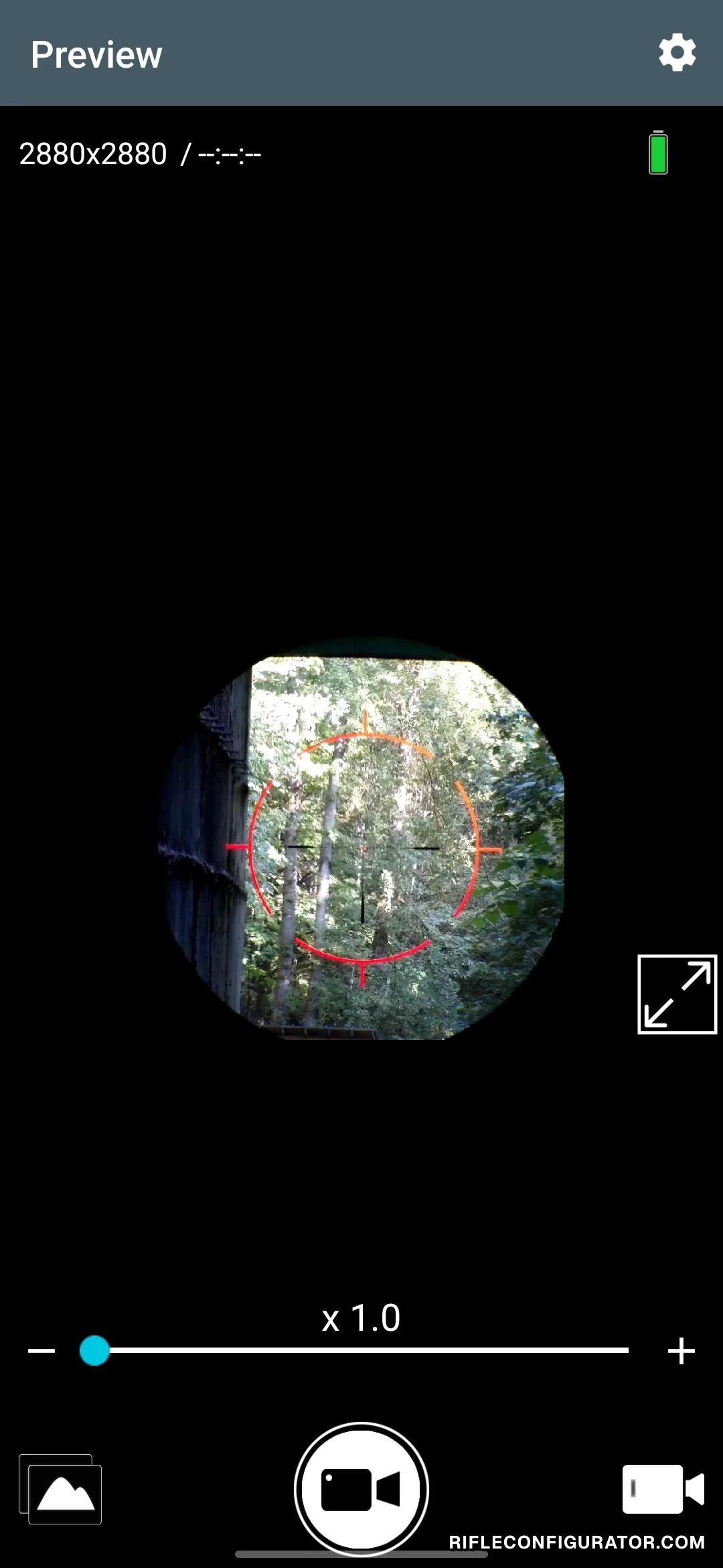 ScopeMate CAM app Preview screen showing a 2880x2880 resolution readout, battery icon, the illuminated rapid ring reticle over trees, an x1.0 zoom slider, and record controls