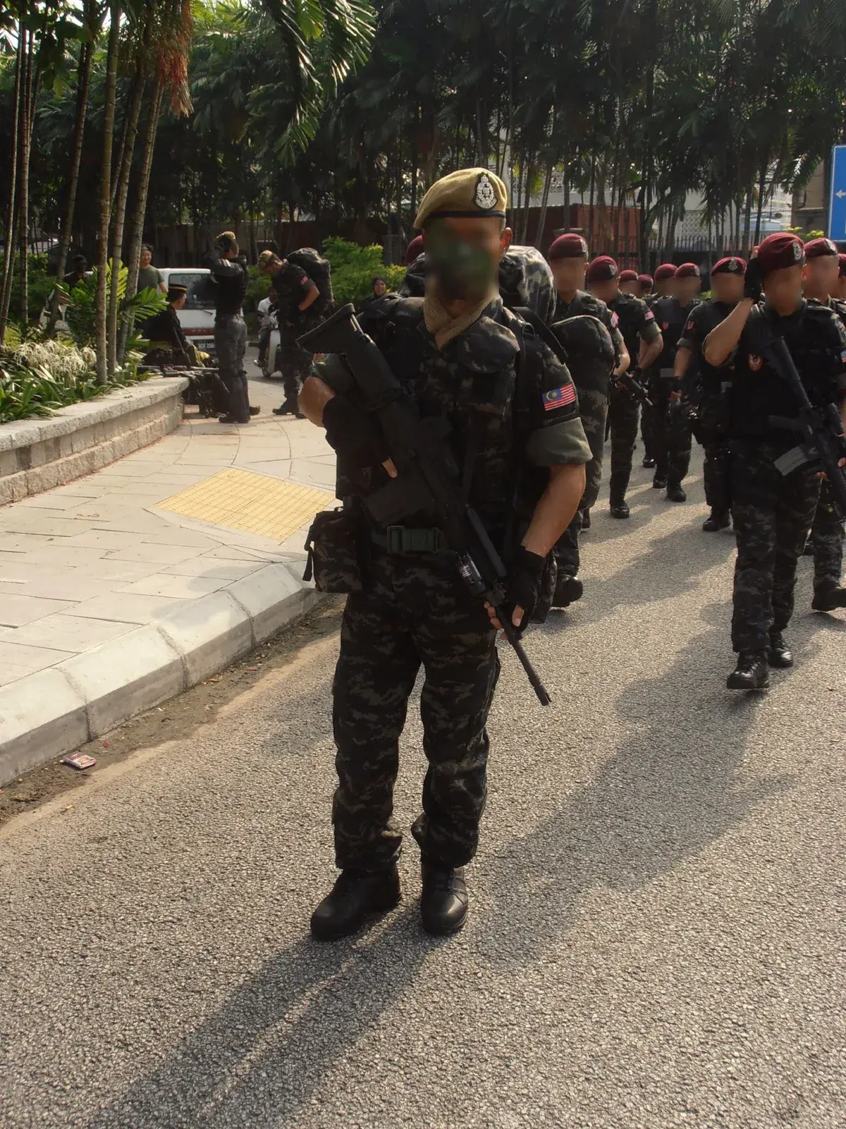 Malaysian 69 Commando operator carrying an FN SCAR-H rifle