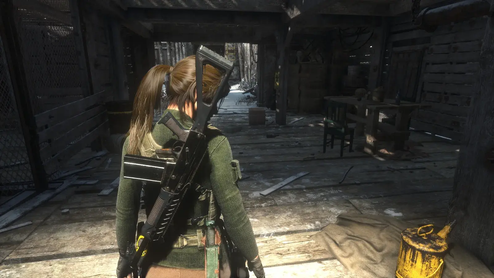 Lara holding the Full-Auto Shotgun in Rise of the Tomb Raider