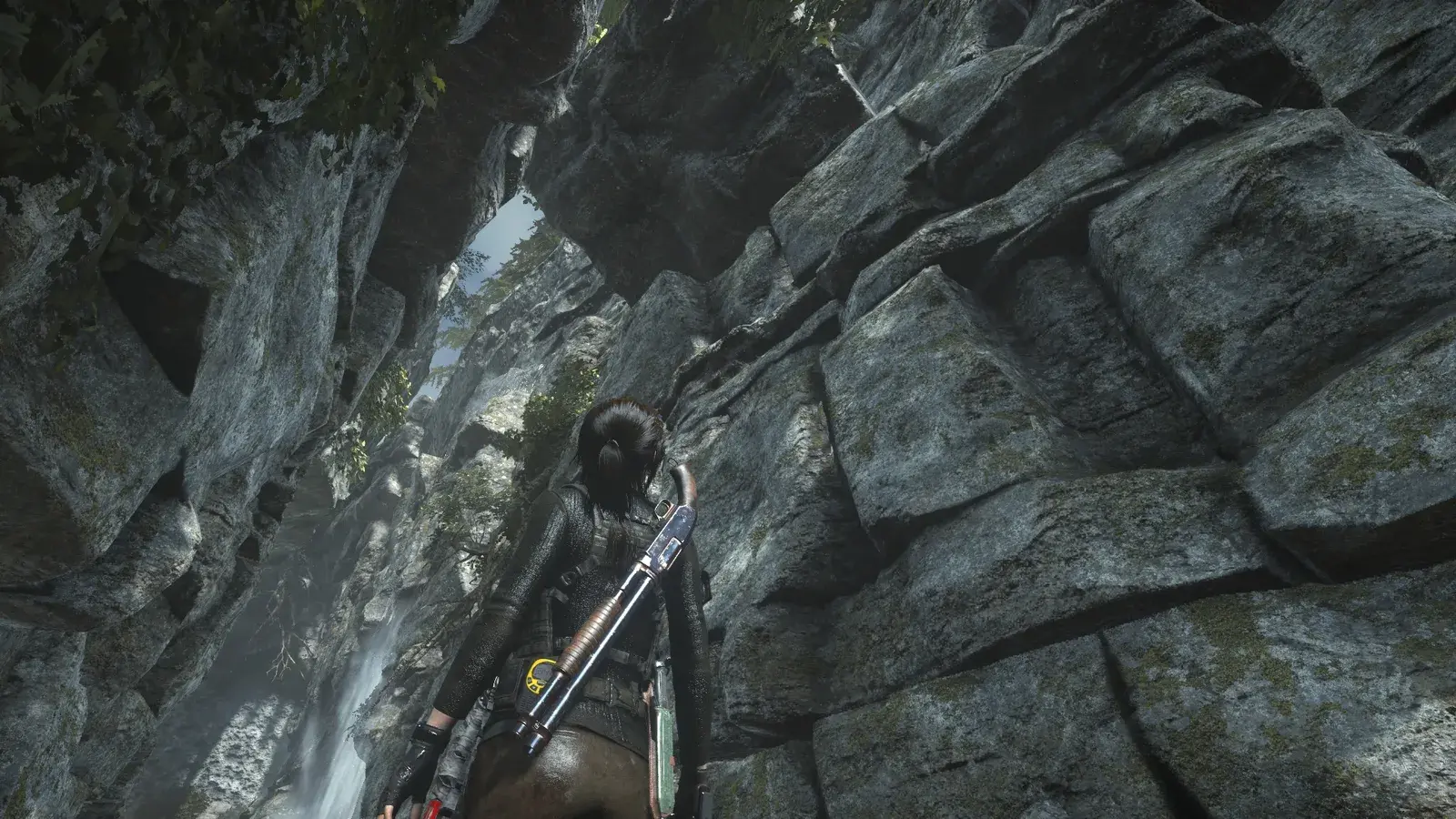 Lara holding the Pump-Action Shotgun in Rise of the Tomb Raider
