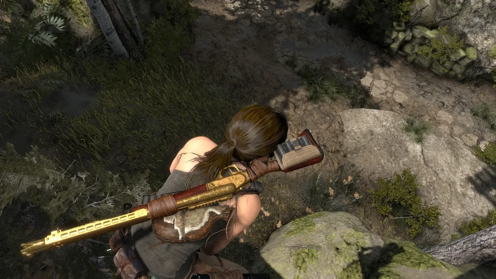 Lara holding the gold Thunderclap shotgun in Rise of the Tomb Raider