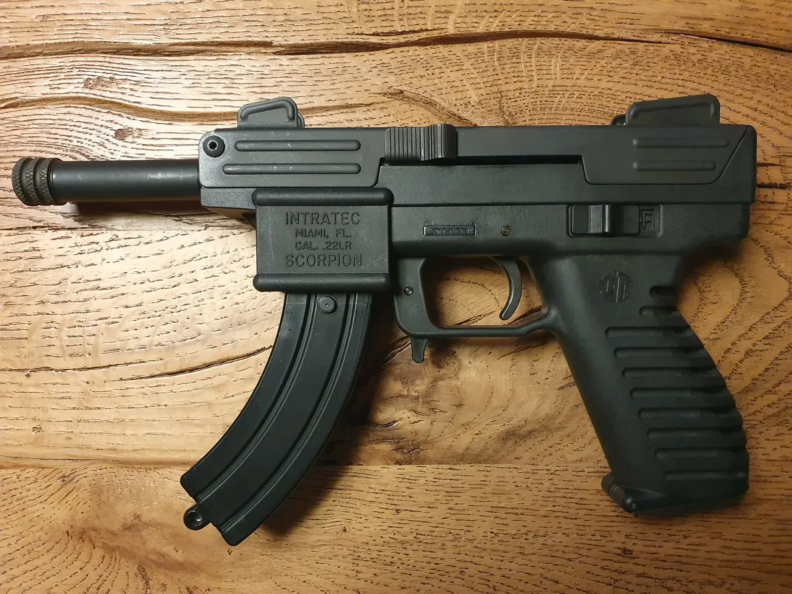 Intratec TEC-22 pistol, the visual basis for Tomb Raider II's Automatic Pistols