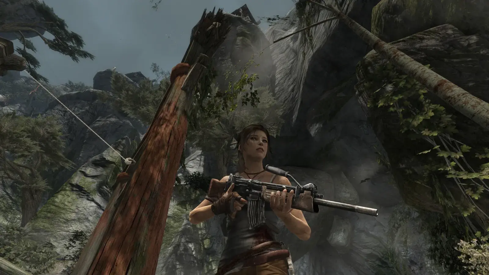 Lara holding the Commando Rifle in Tomb Raider 2013