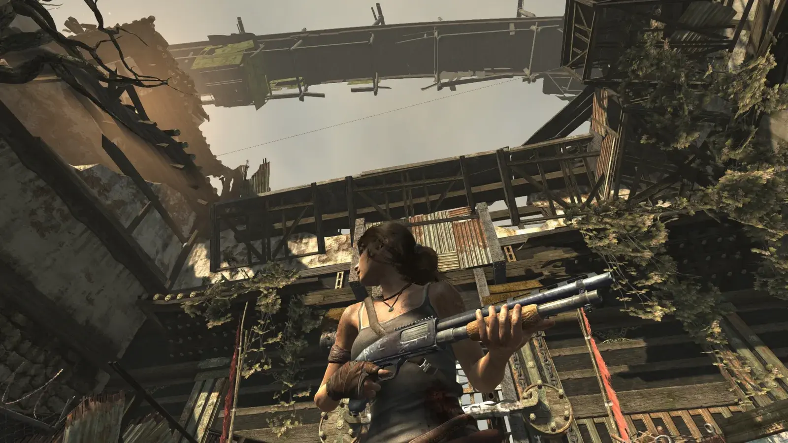 Lara holding the Pump Action Shotgun in Tomb Raider 2013