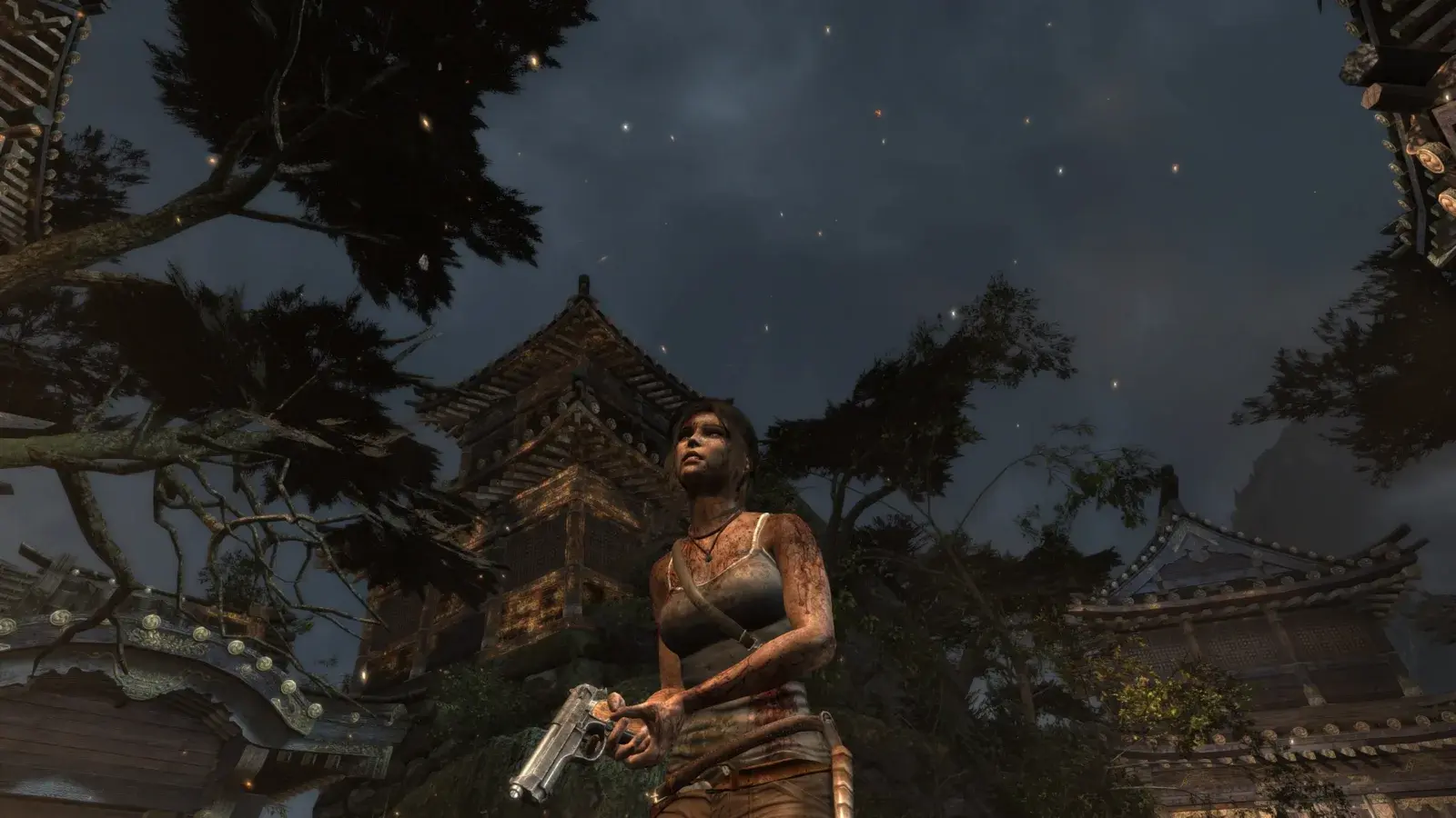 Lara holding the Semi-Automatic Pistol in Tomb Raider 2013